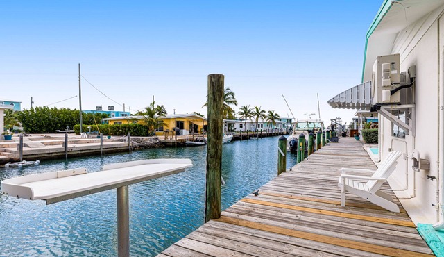 Waterfront Cottage: 60-ft. dock, Fish Station, free WiFI, 3 TVs & washer/dryer