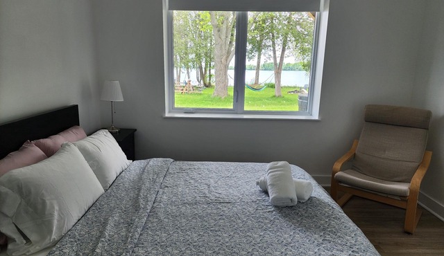 Waterfront Cottage, Adults' Retreat, Private. To Do: Fish Hike Kayak Canoe WiFi
