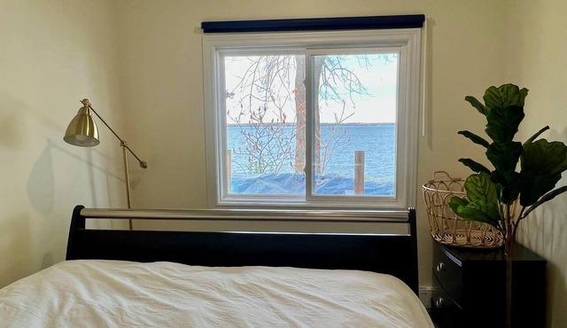 Waterfront Cottage at south shore of Lake Scugog