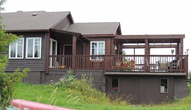 Waterfront Cottage On Private Lake - about 20 km from Collingwood