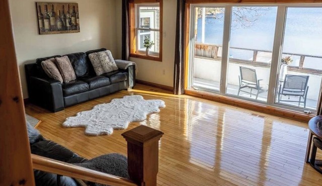Waterfront Cottage with HotTub! Next to OFSC trails