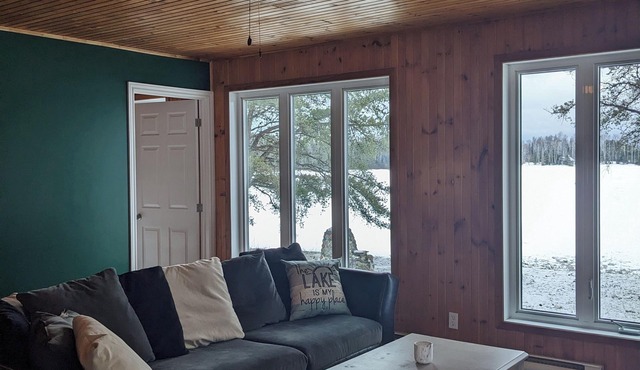 Waterfront cottage perfect for kids in charming Fugereville