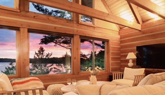 Waterfront Cottage Perfect for IceFishing, Skating, Hiking and Snowmobile Trails