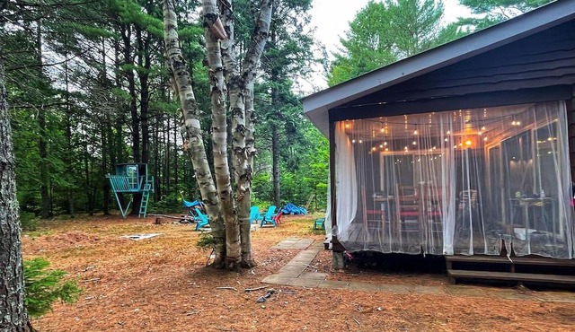 Waterfront Cottage - mix of forest and sandy beach 80km from Ottawa’s Parliament