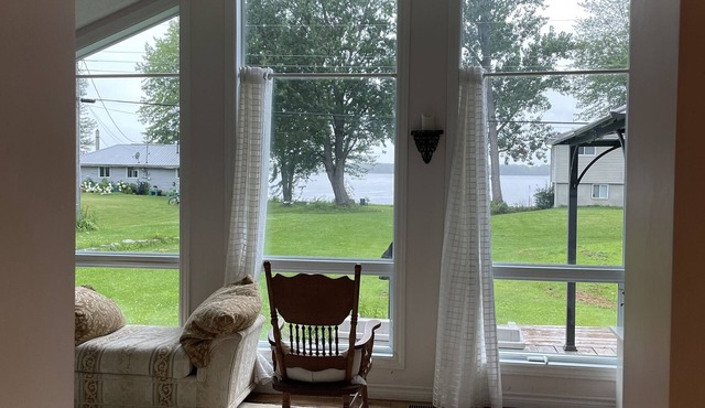 Waterfront cottage close to Casino Rama
