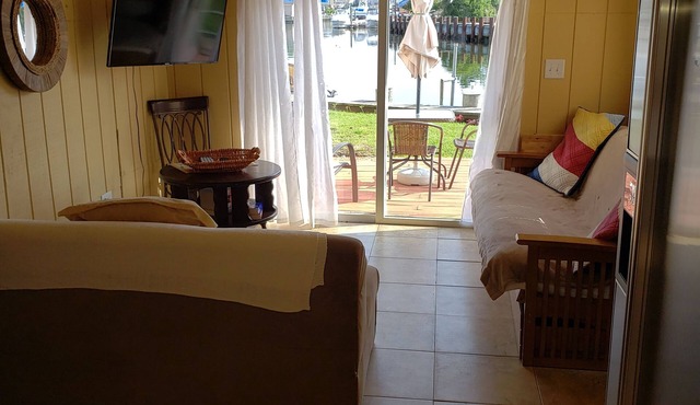 Waterfront Cottage cute and cozy