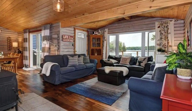 Waterfront Cottage ~ Fireplace ~ Kawartha