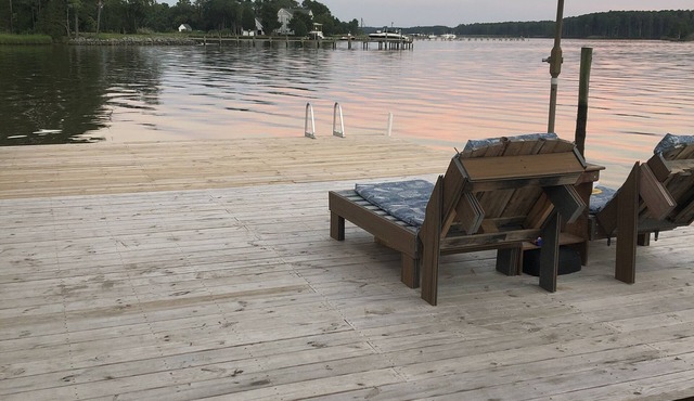 Waterfront cottage for paddle boarding, kayaking, crabbing, and fishing