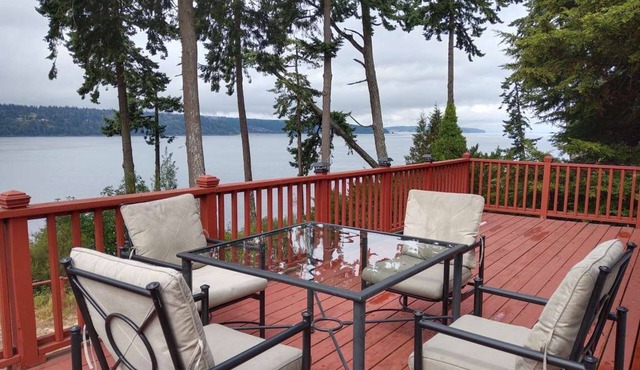 Waterfront cottage - Free Wi-Fi - fully fenced backyard