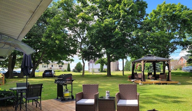 WATERFRONT COTTAGE IN GREATER NAPANEE UNIT B 4305 County road 9, Grater Napane