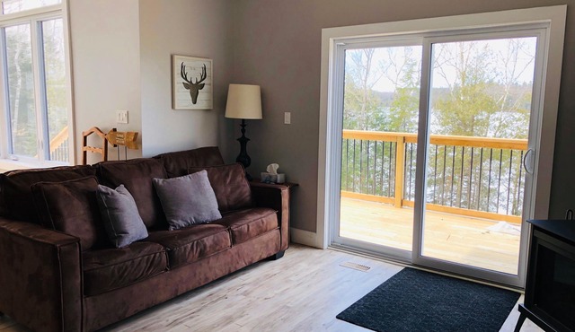 Waterfront Cottage in the Woods/5bedrooms large Dock