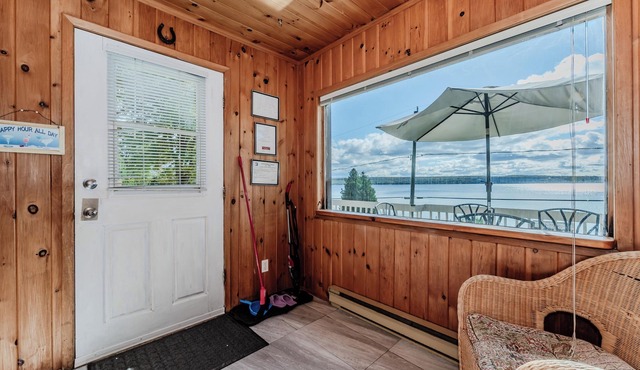 Waterfront Cottage - Incredible View and Hot Tub