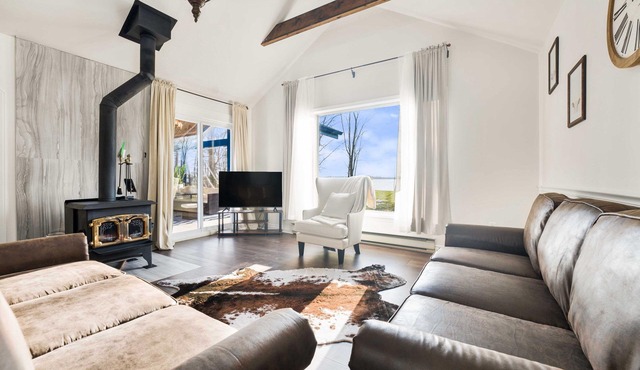 Waterfront Cottage Kawartha Lakes Pool Table Games Room Luxury