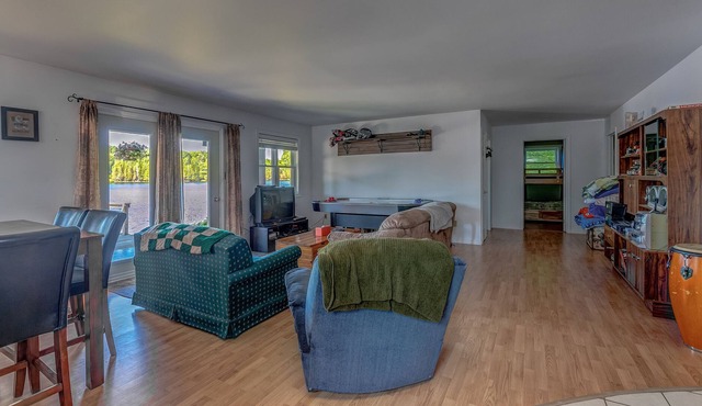 Waterfront cottage near Gaffney lake