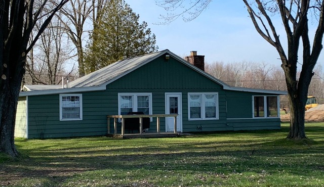 Waterfront cottage near Oconto