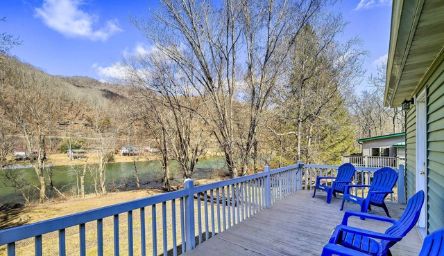 Waterfront Cottage on Greenbrier River!