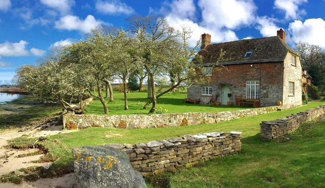 Waterfront Cottage on the Beach In Beautiful Dorset Countryside Sleeps 12