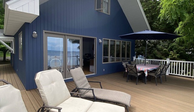 Waterfront Cottage On Beautiful Whites Bay