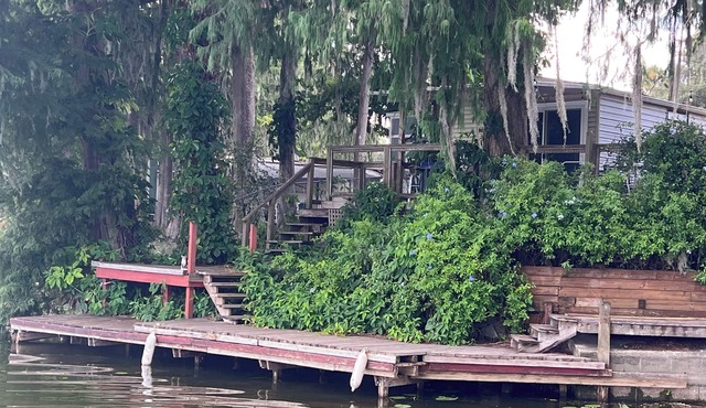 Waterfront Cottage on the Harris chain in Leesburg