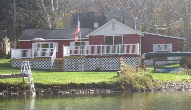 Waterfront Cottage On Goodyear Lake