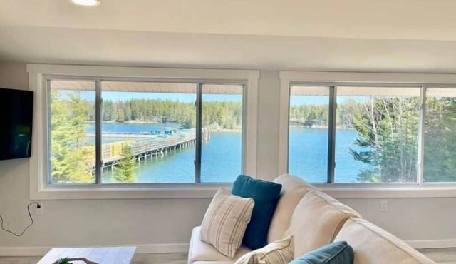 Waterfront Cottage on Private Island near Acadia