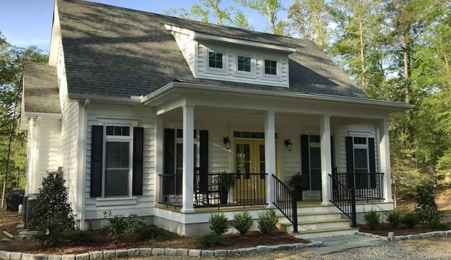 WATERFRONT COTTAGE, Only 5 years old, Located on Beautiful Taylor Creek