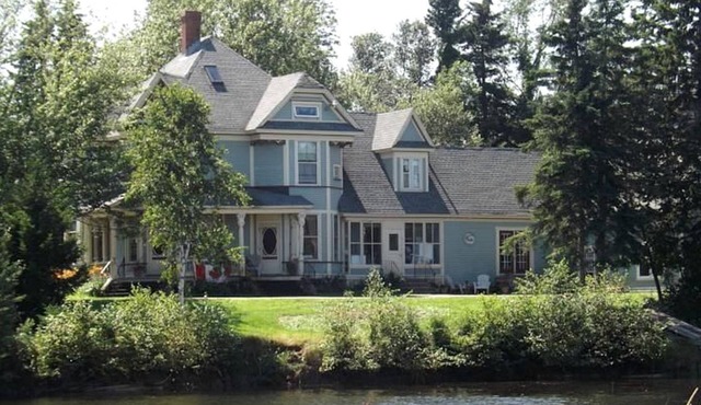 Waterfront Cottage Rental for Large Groups near Nova Scotia, Canada