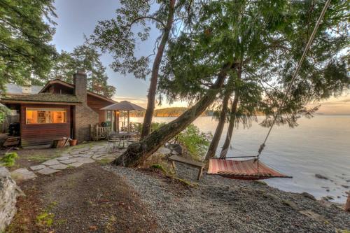 Waterfront Cottage Rental with Spectacular Sunset Views on Orcas Island, Washington