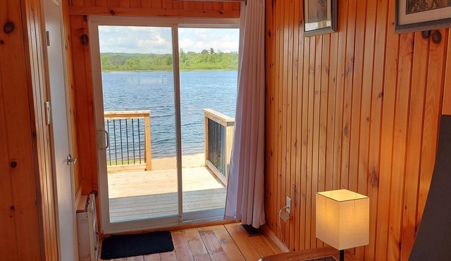 Waterfront Cottage Suite, 2 Bdrm 2 Bath, Beach, Firepit, Dock, Deck BBQ Sleeps 6