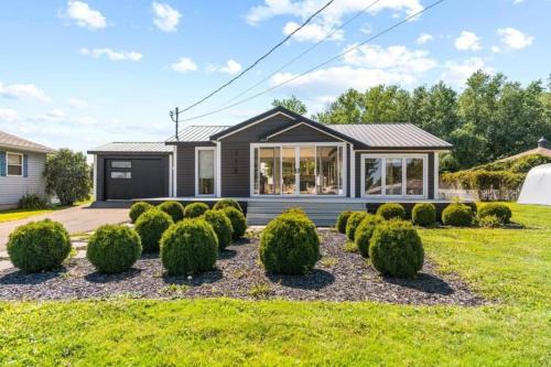 Waterfront Cottage 'The Dream' with Private Hot Tub