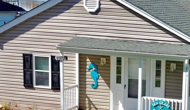 Waterfront Cottage w/ Private Pier, Museum Quality Sea Glass/Seashell Collection
