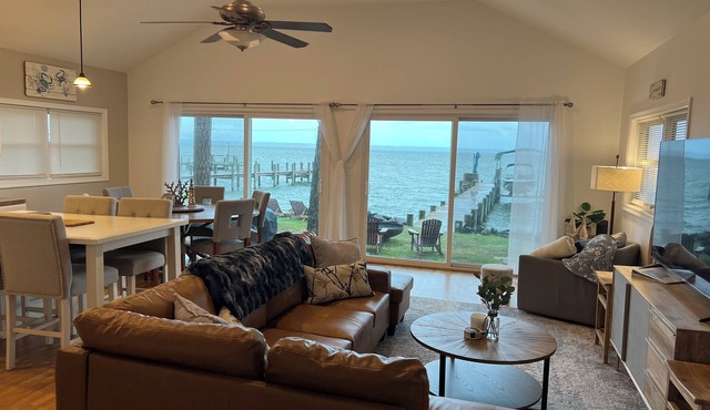 Waterfront Cottage with Pier & Boatlift on the Beautiful Potomac River