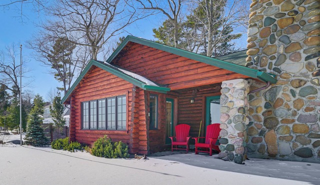 Waterfront Cottage: Family Getaway at Lake Huron!