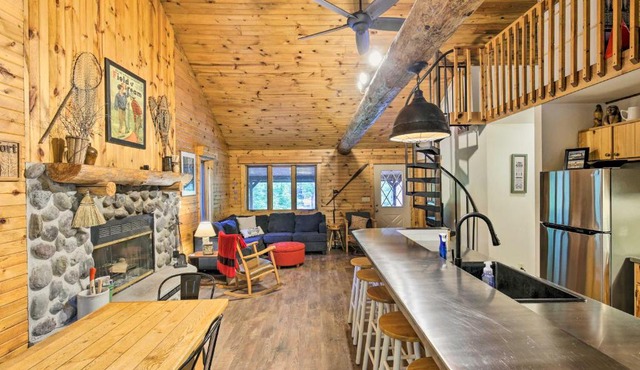 Waterfront Cottage w/Dock on Papoose Lake!