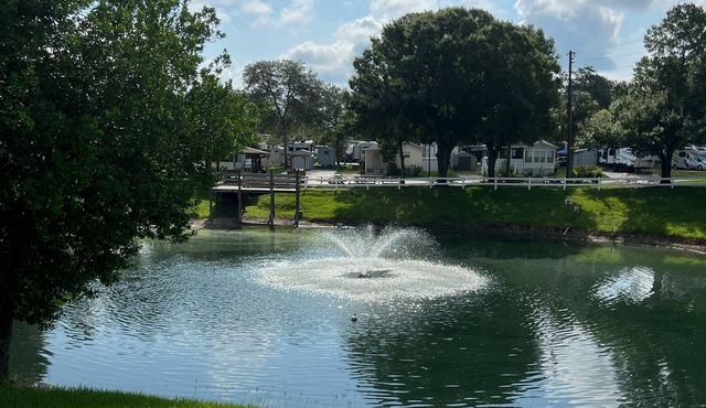 Waterfront Cottage w/fire pit, grill, community pool, hot tub & more! Dogs ok!