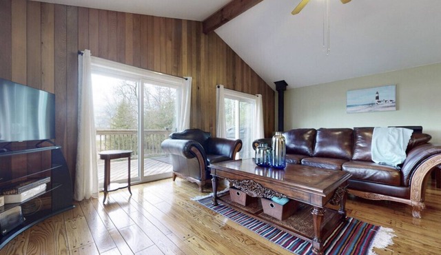 Waterfront Cottage w/Heating + Kitchen + LakeView + Deck + Fishing