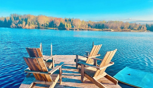 Waterfront cottage with games room on Lake Cecebe