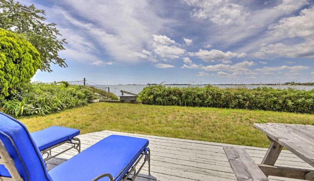Waterfront Cottage w/Sunroom + Patio & Grill