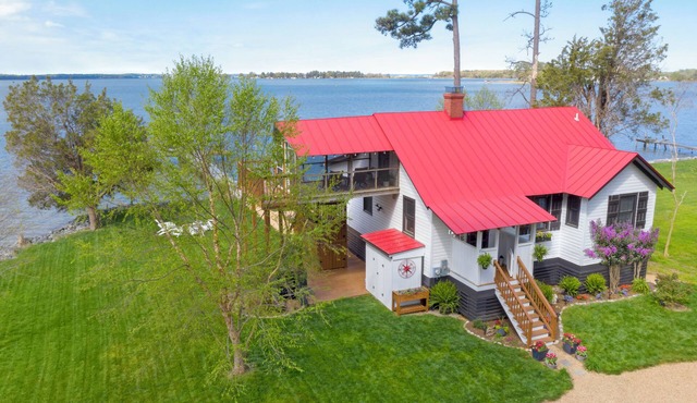 Waterfront Cottage w/Sunset Views