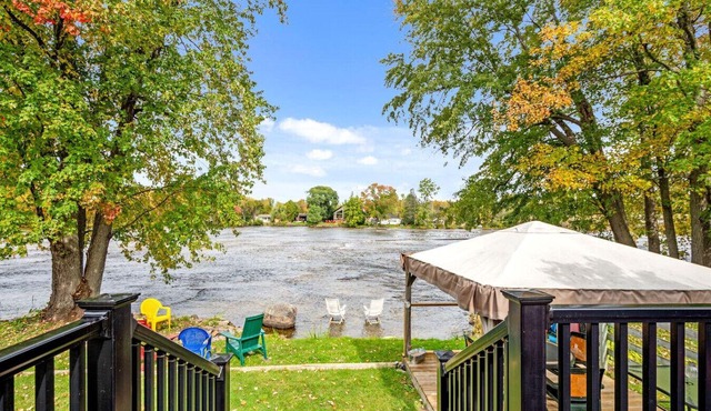 Waterfront Cottage, Wi-Fi | Netflix | Dog Friendly