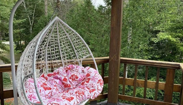 Waterfront Cottage with Private Beach in the Heart of Lagoon City