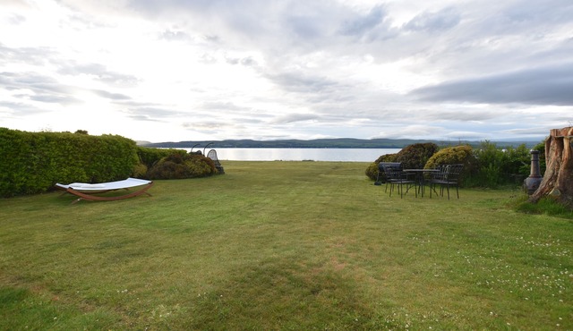 Waterfront Cottage with own Beach and Stunning Views Across The Clyde