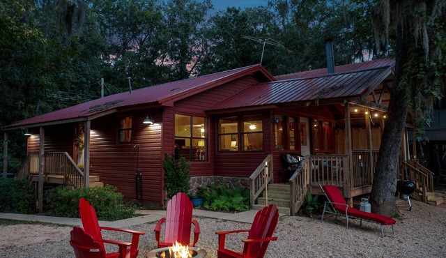 WATERFRONT cottage with SCENIC views of Big Cypress Bayou Caddo Lake