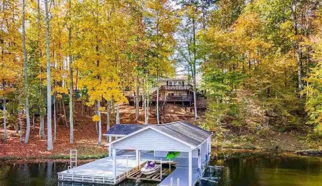 Waterfront Cottage with Fast Wifi - Stay a Little Longer