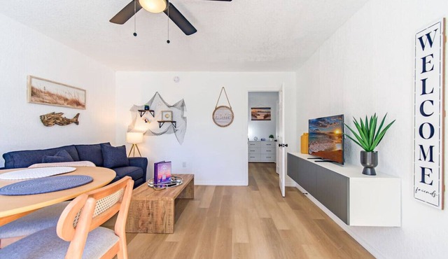 Waterfront Courtyard Condo 2 Blocks to Beach