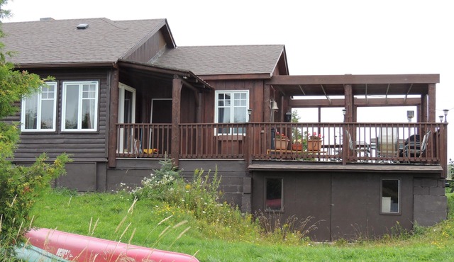 Waterfront cozy cottage on private trout lake