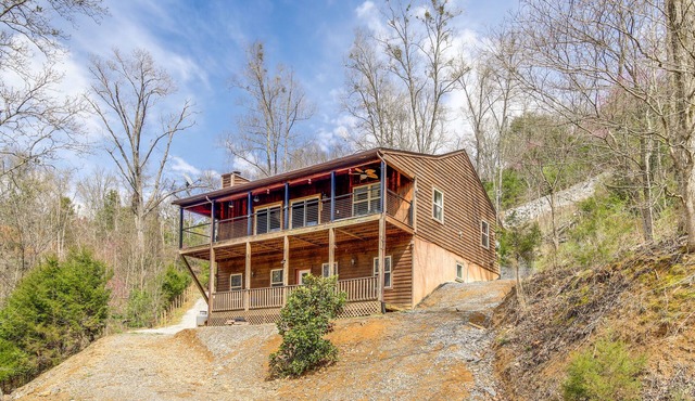 Waterfront Dandridge Cabin, 24 Mi to Pigeon Forge!