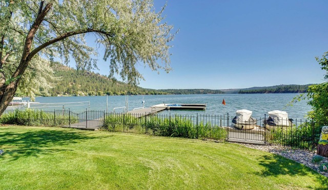 Waterfront Deck w/Fire Pit: Lake Spokane Gem!