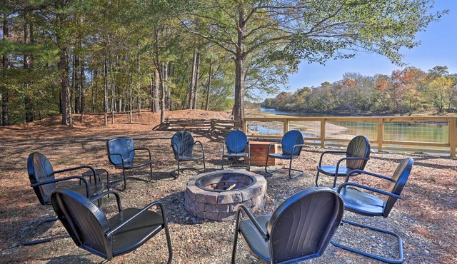 Waterfront Deck: Home on Ouachita River!