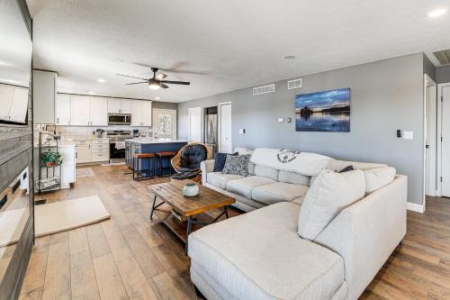 Waterfront Deck, Shell Knob Gem on Table Rock!